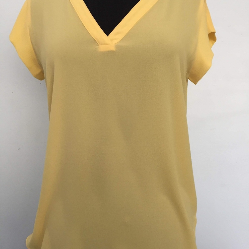 V-neck top - closeouts sale 🛍
